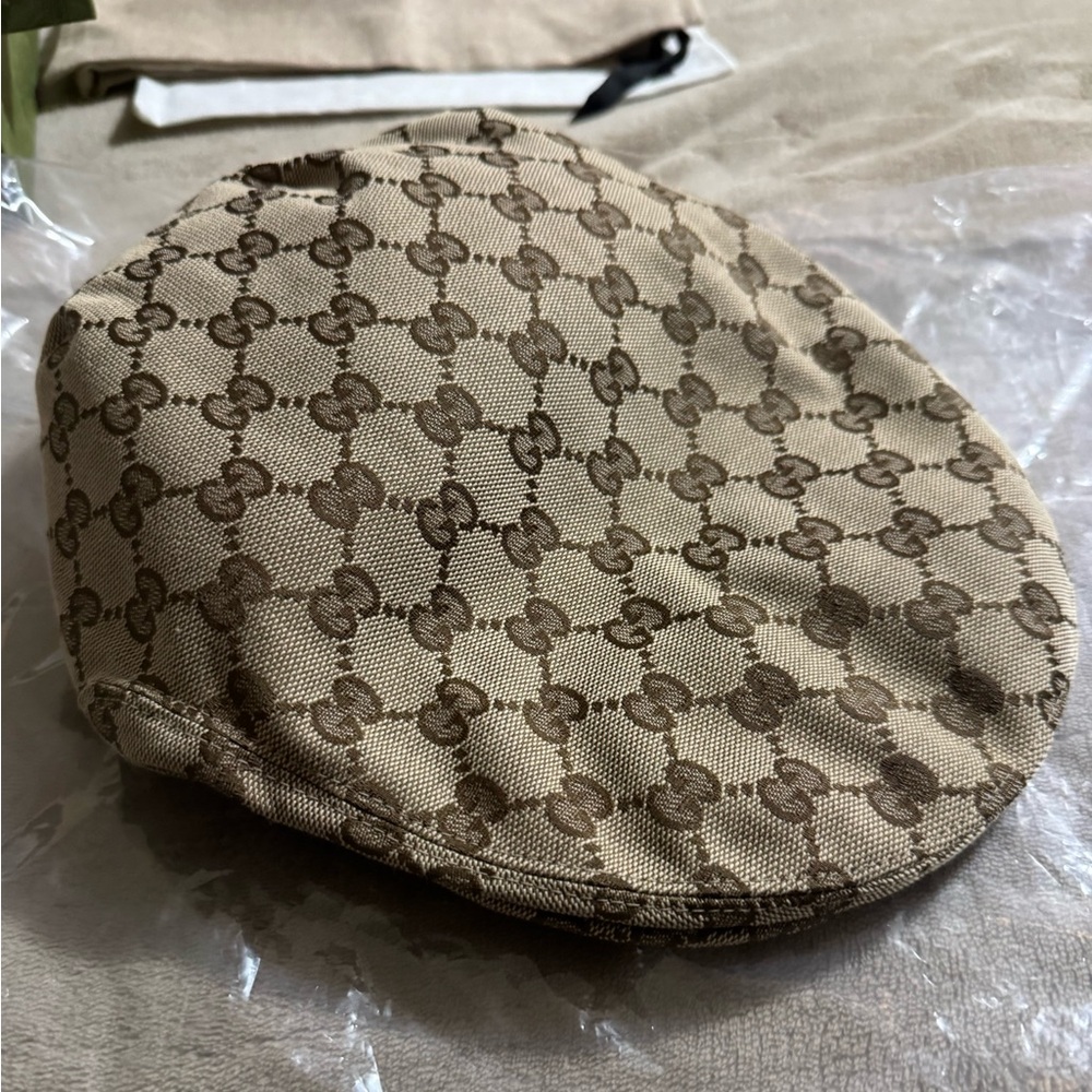 New Gucci Tan Monogram Newboy Flat Cap (Brown/Beige) - Picture 2 of 7